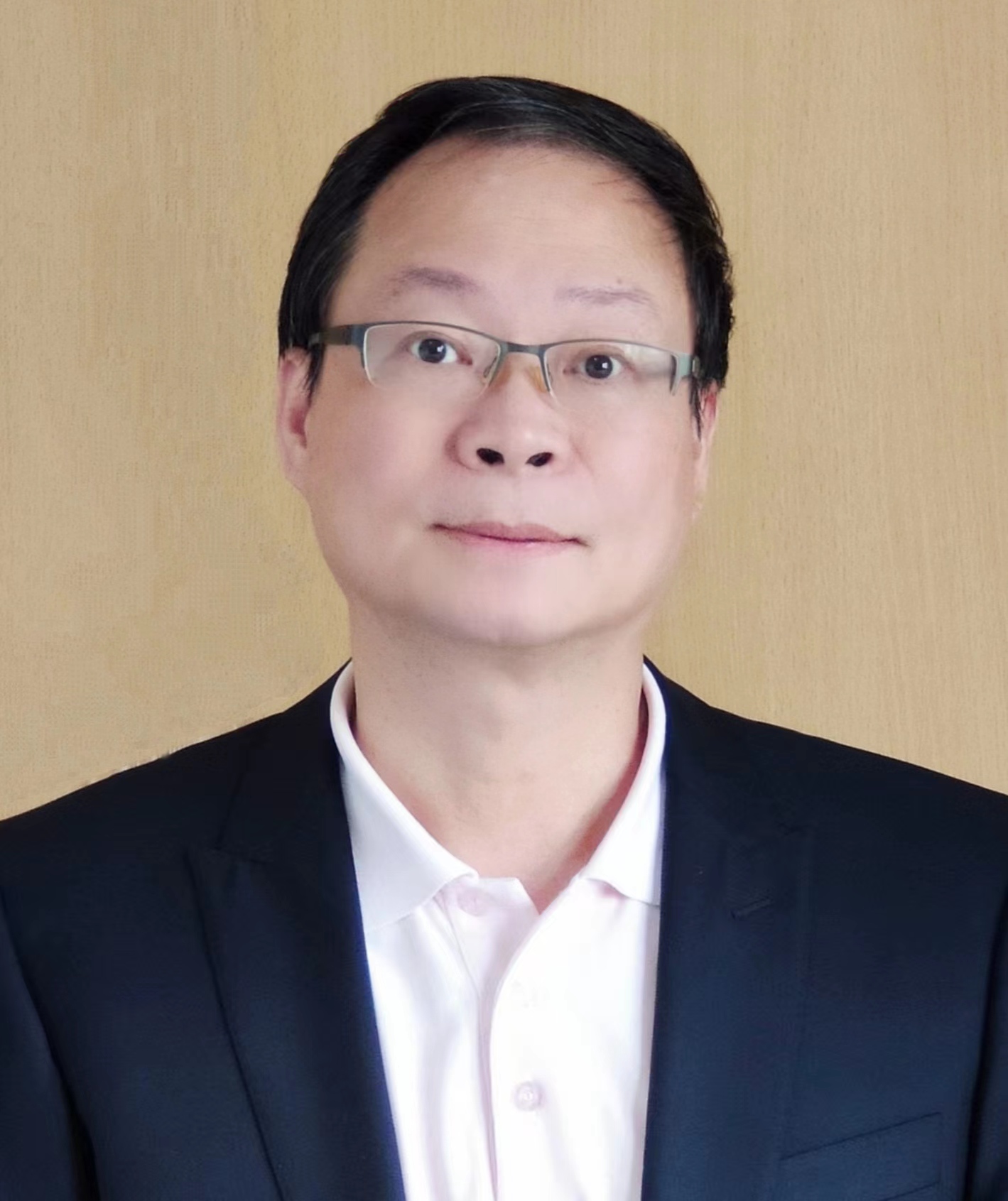 彭應(yīng)登老師照片.jpg